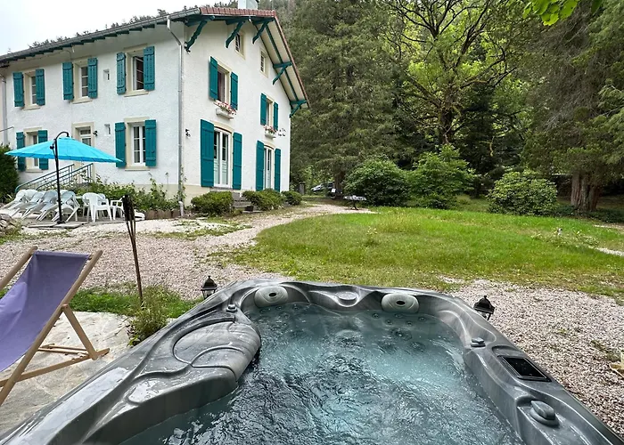 Maison Chaleureuse Avec Cheminee Bord De Riviere