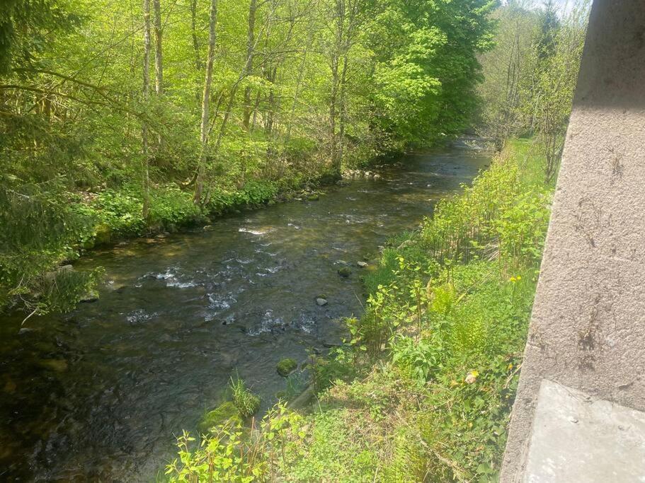 Hébergement de vacances Maison Chaleureuse Avec Cheminee Bord De Riviere *