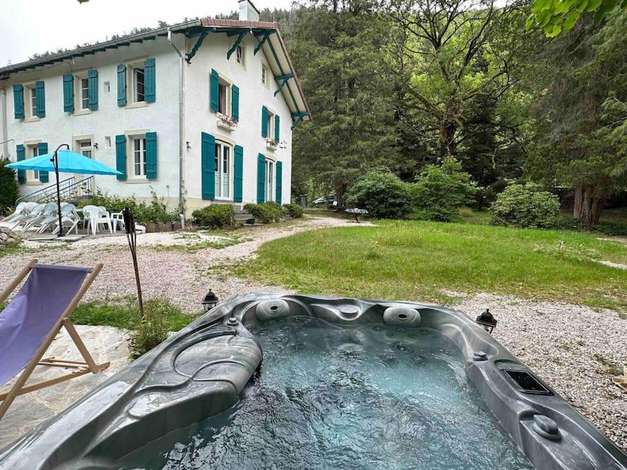Maison Chaleureuse Avec Cheminee Bord De Riviere *