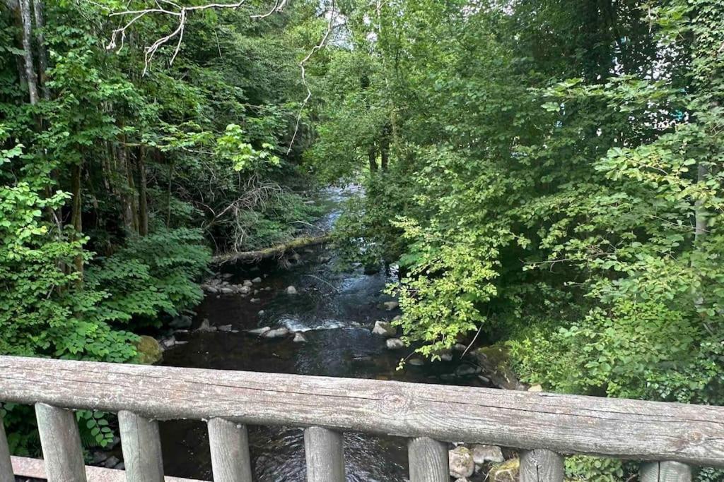 Hébergement de vacances Maison Chaleureuse Avec Cheminee Bord De Riviere